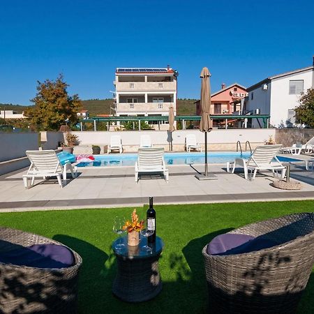 Apartment Tony With Private Pool Sukošan Esterno foto