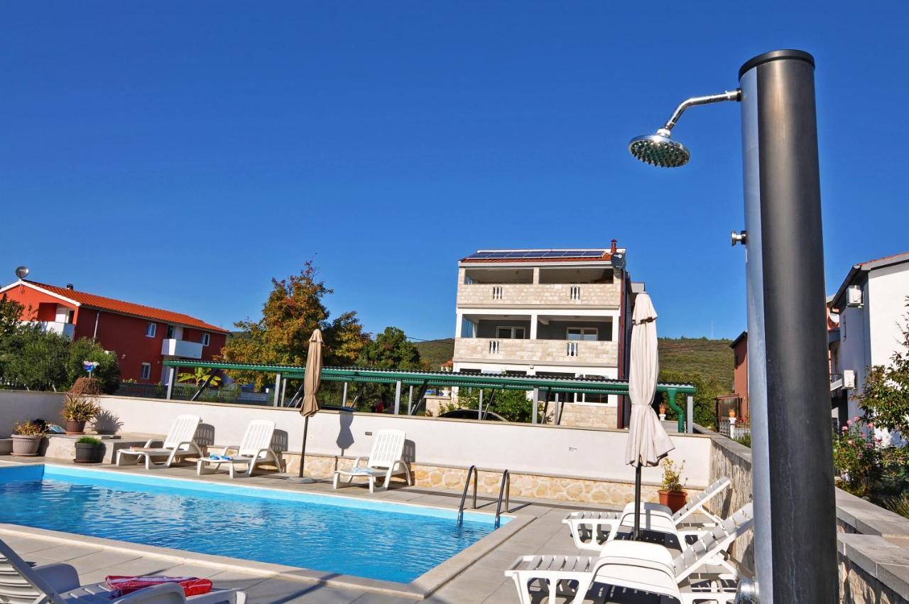 Apartment Tony With Private Pool Sukošan Esterno foto