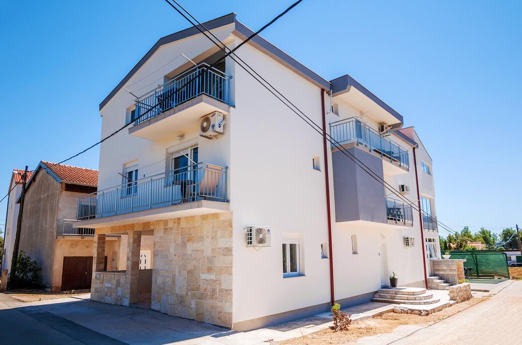 Apartment Tony With Private Pool Sukošan Esterno foto