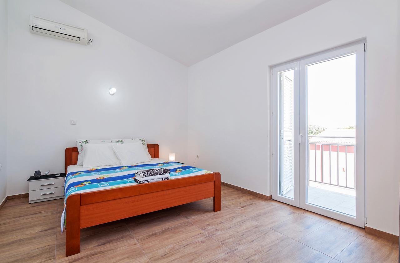 Apartment Tony With Private Pool Sukošan Esterno foto